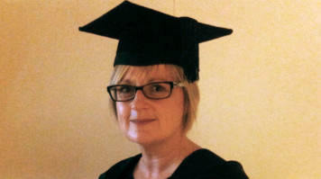 <b>claire gladstone</b> at her graduation - claire-gladstone-psychology-graduate