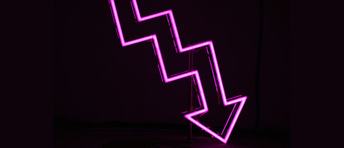 arrow-downwards-neon-1316x567.jpg