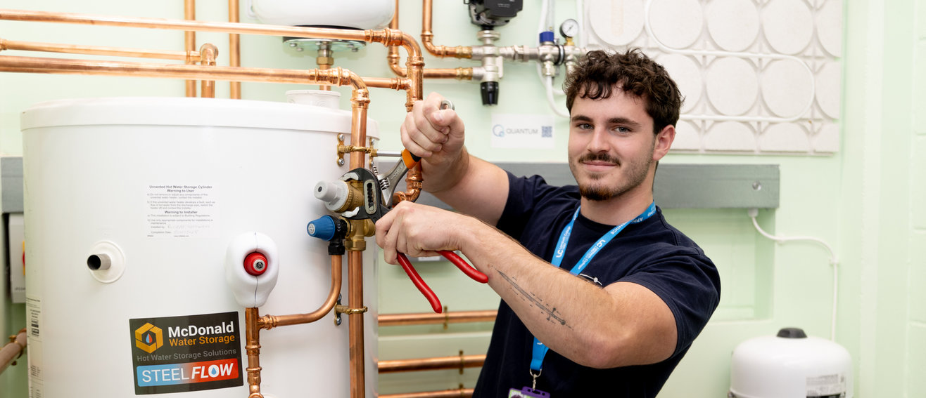 clean-energy-student-1316x567.jpg