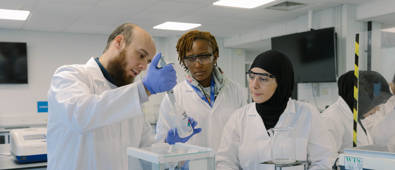 Biochemistry-lab-biomedical-science-lsbu1316x567.jpg