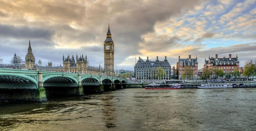 View of the Thames, Westminster Bridge and the Houses of Parliament