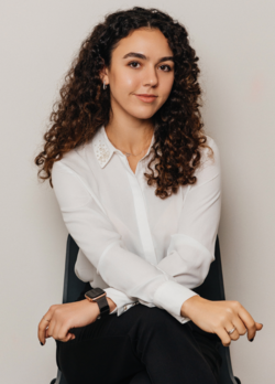 Veronica Burlac, BA (Hons) Accounting and Finance
